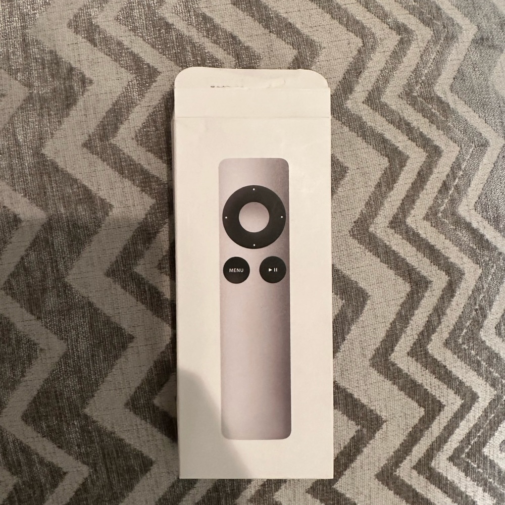 Apple Remote - Picture 1 of 4